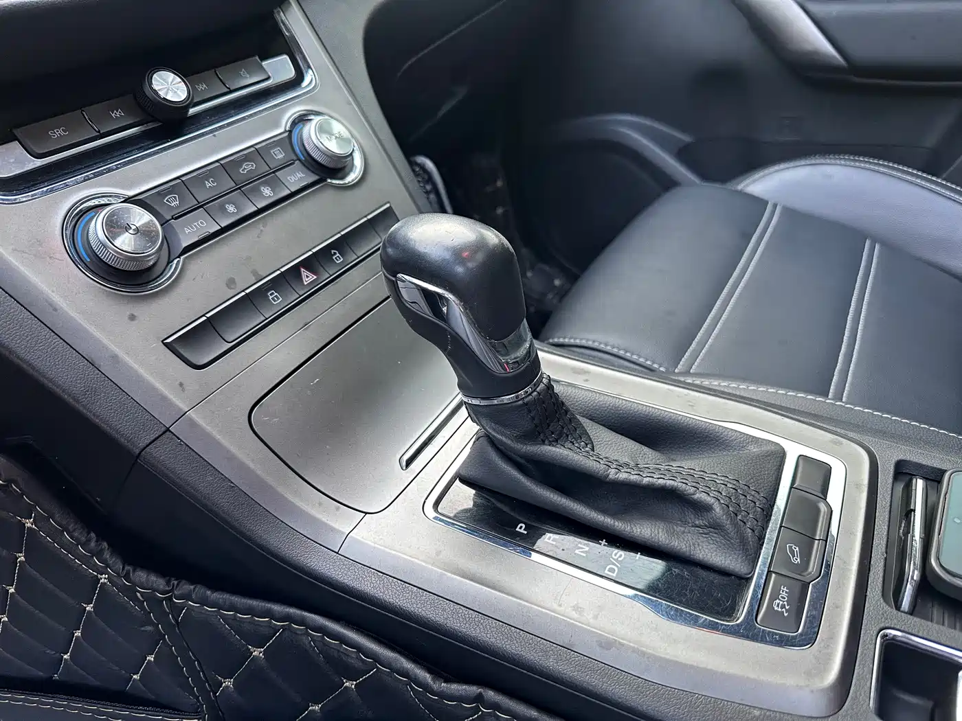 MG Roewe RX5 2019 2019 20T Automatic Luxury Xenon Version