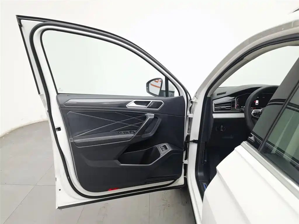 VOLKSWAGEN TIGUAN L NEW ENERGY