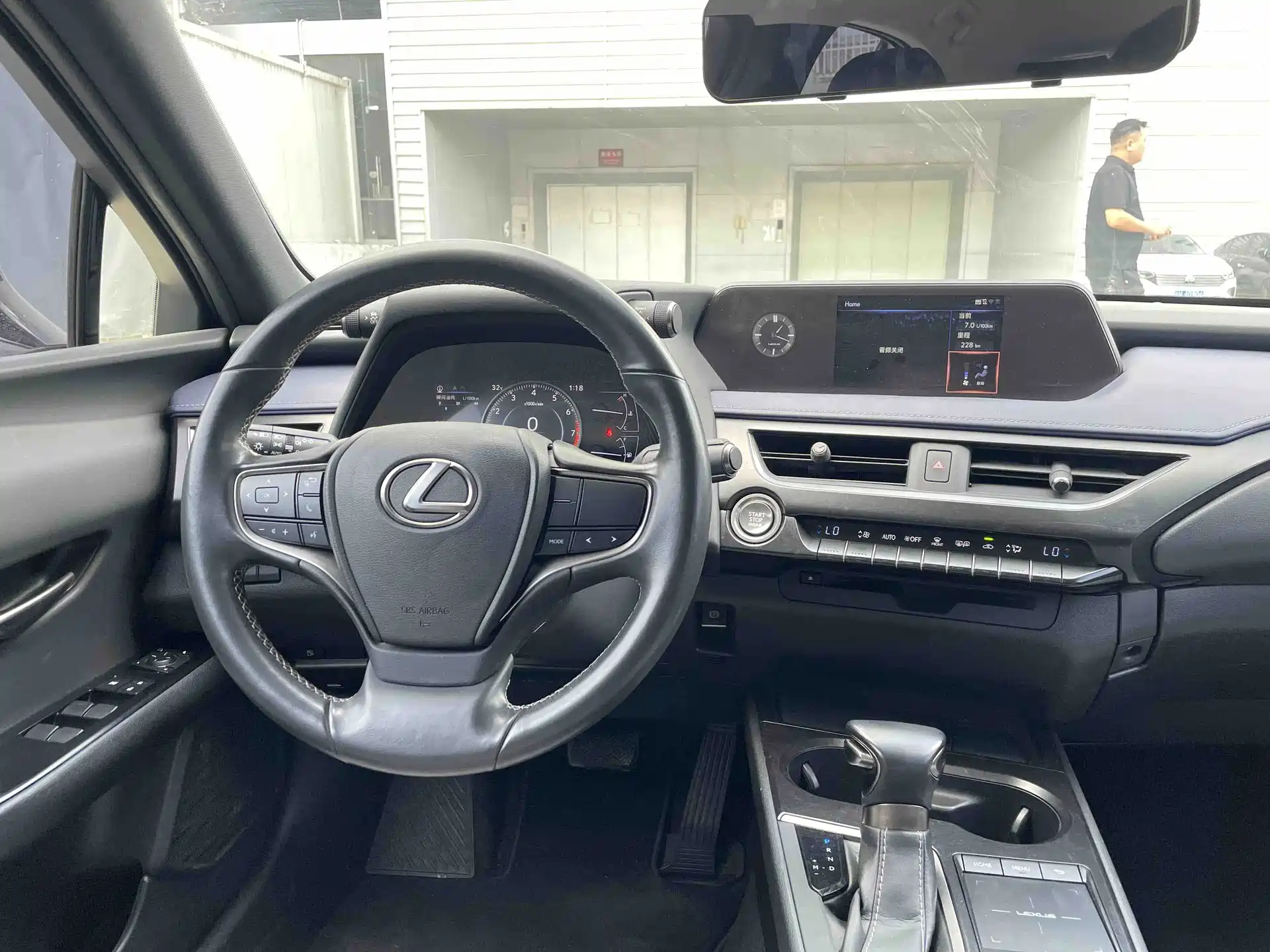 Photo 11 - Lexus UX