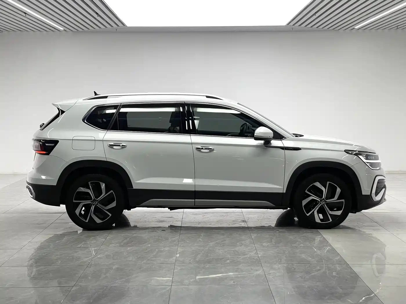 Volkswagen Tharu 2023 300TSI 2WD Full Moon Edition фото 7
