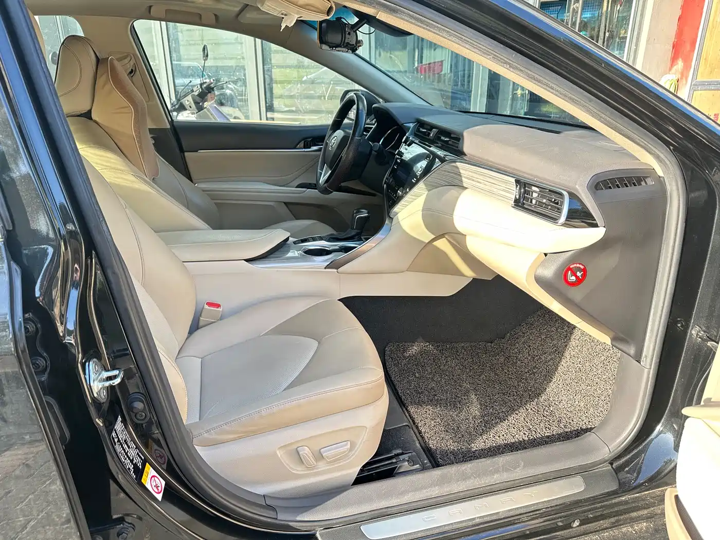 Toyota Camry 2018 Hybrid 2.5HG Luxury Edition фото 9
