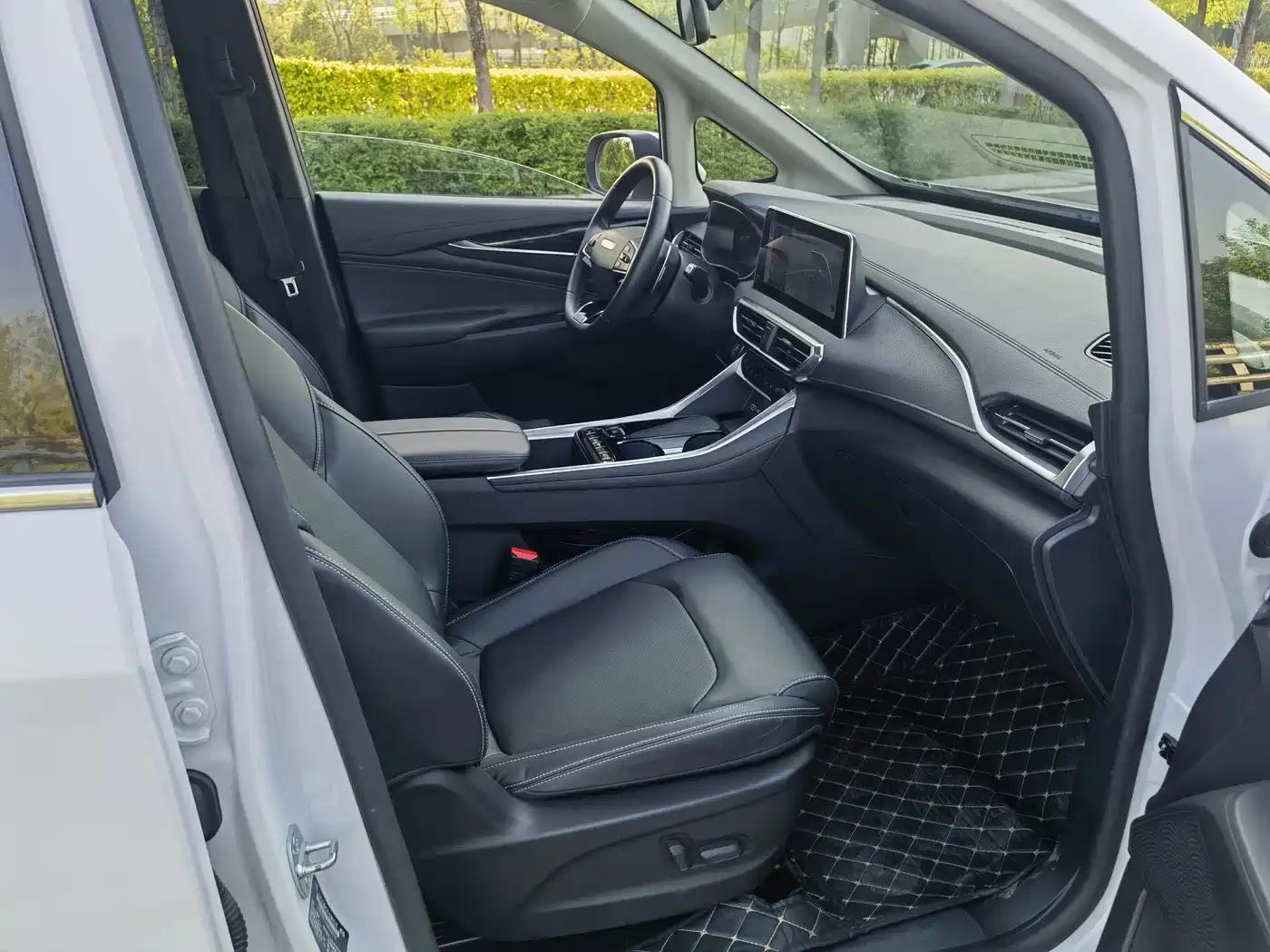 SAIC Maxus Maxus G50 2023 PLUS 1.5T Automatic Escort Edition фото 8