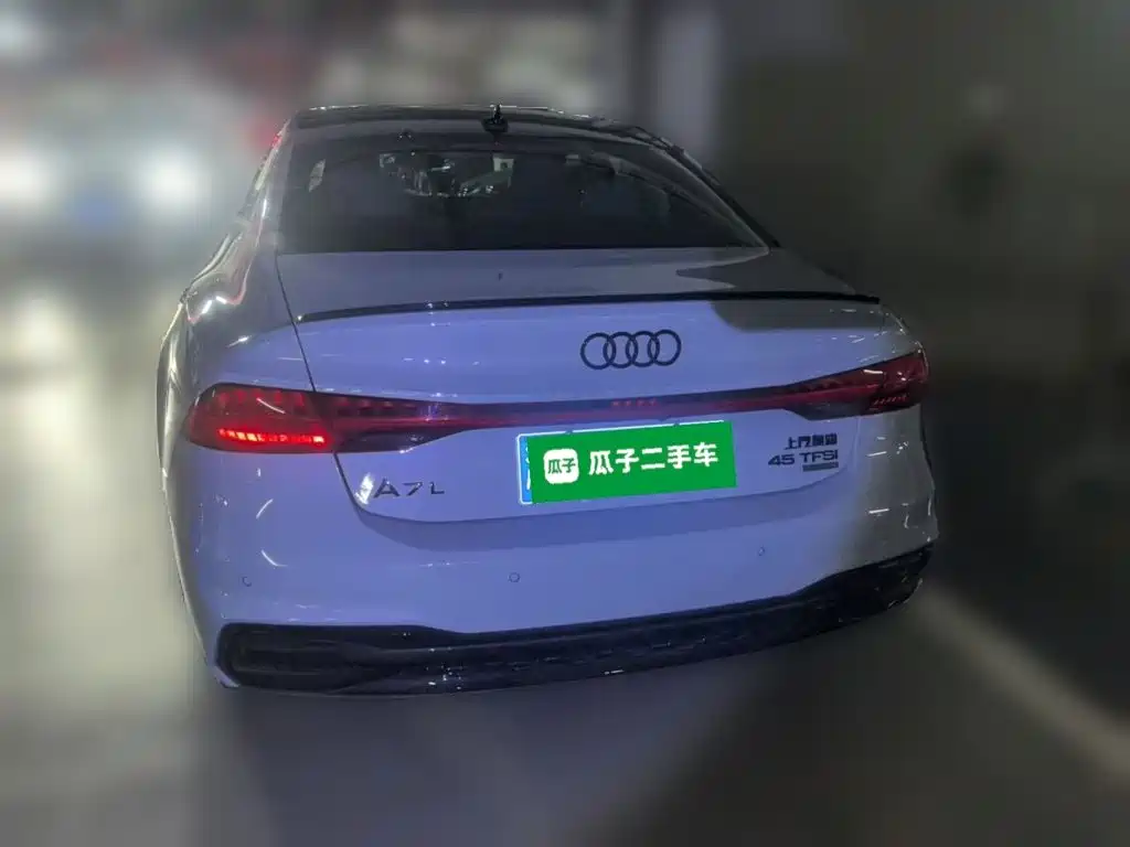 Photo 4 - Audi A7L