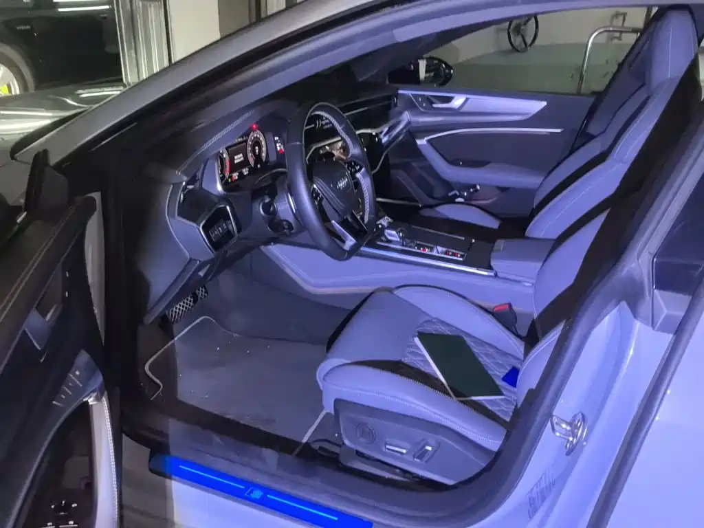 Photo 17 - Audi A7L