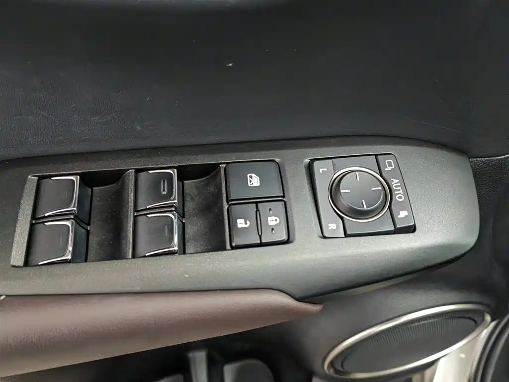 Lexus NX 2018 Model 300 FWD Fengxing Edition фото 9