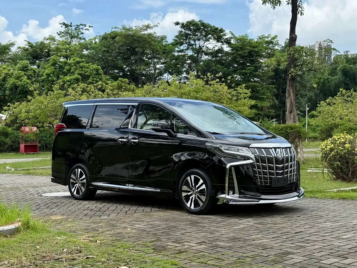 Toyota Alphard 2018 Facelift 3.5L Luxury Edition фото 3