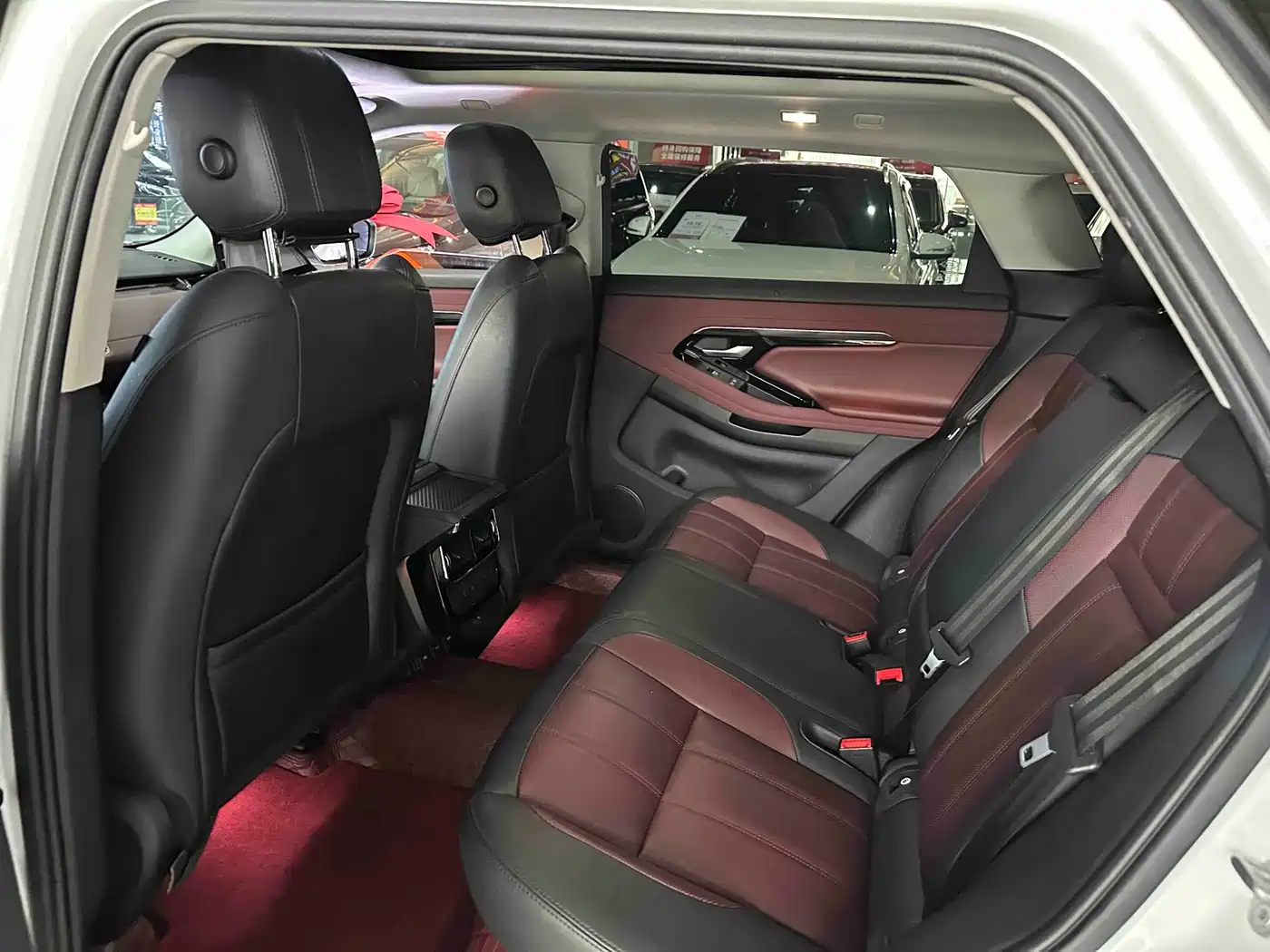 Land Rover Range Rover Evoque 2022 Facelift Range Rover Evoque L 249PS R-Dynamic Luxury фото 13