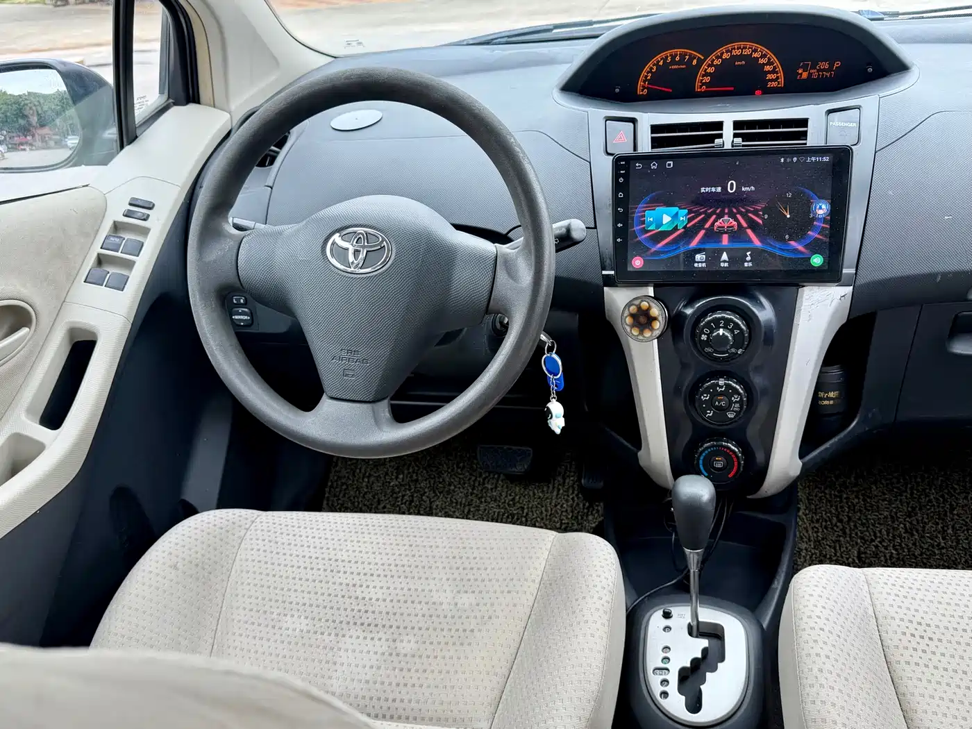 Toyota Yaris 2011 1.6E Auto Charm Edition фото 11