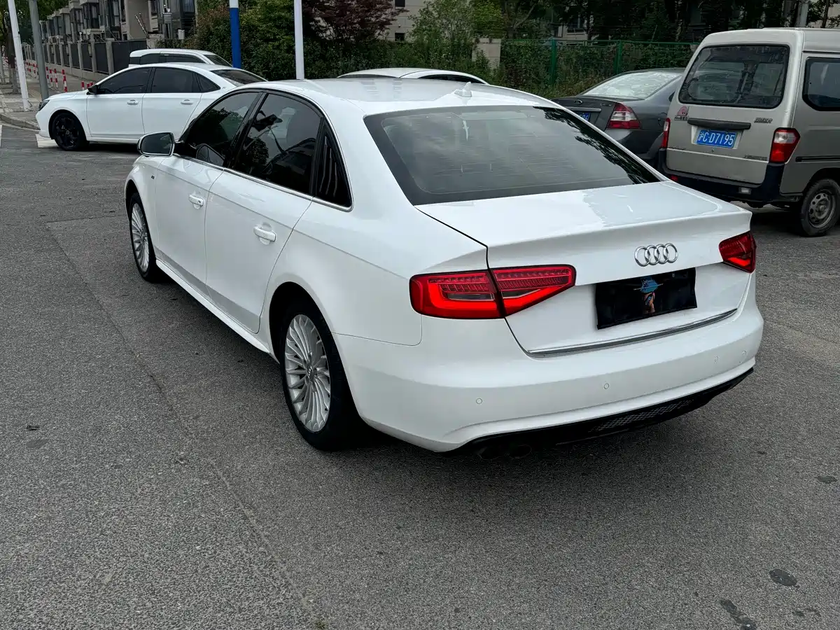 Фото 15 - Audi A4L