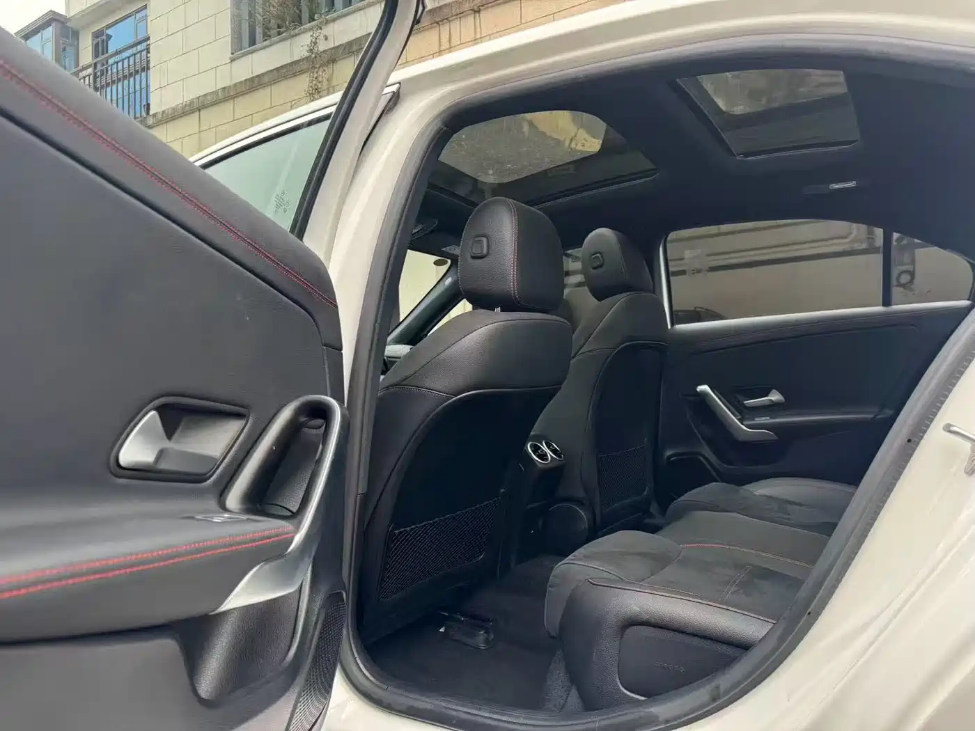 Mercedes-Benz A-Class 2024 A 200 L Fashion Edition фото 4