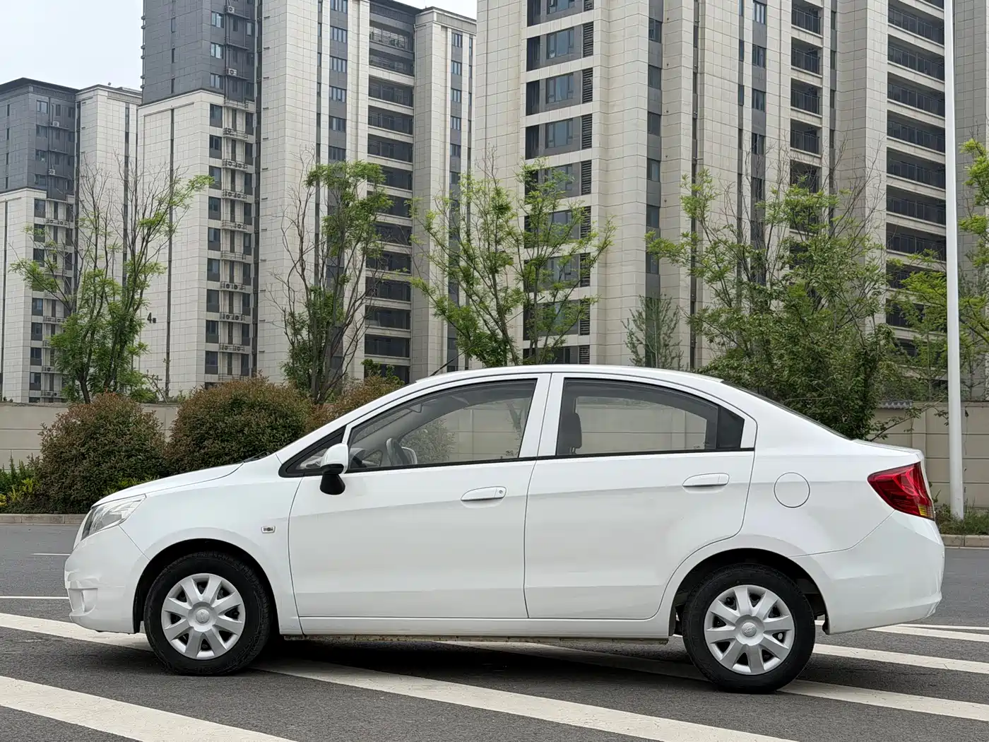 Chevrolet Sail 2013 Sedan 1.4L AMT Premium Edition фото 4