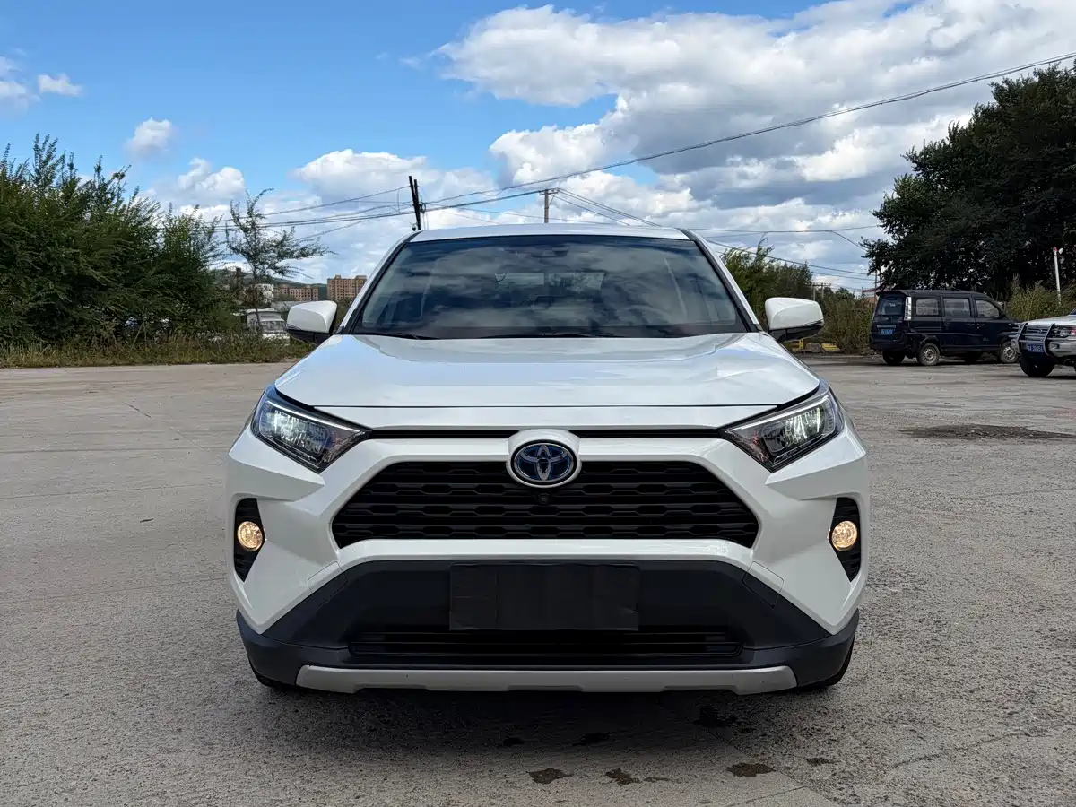 Фото 2 - Toyota RAV4