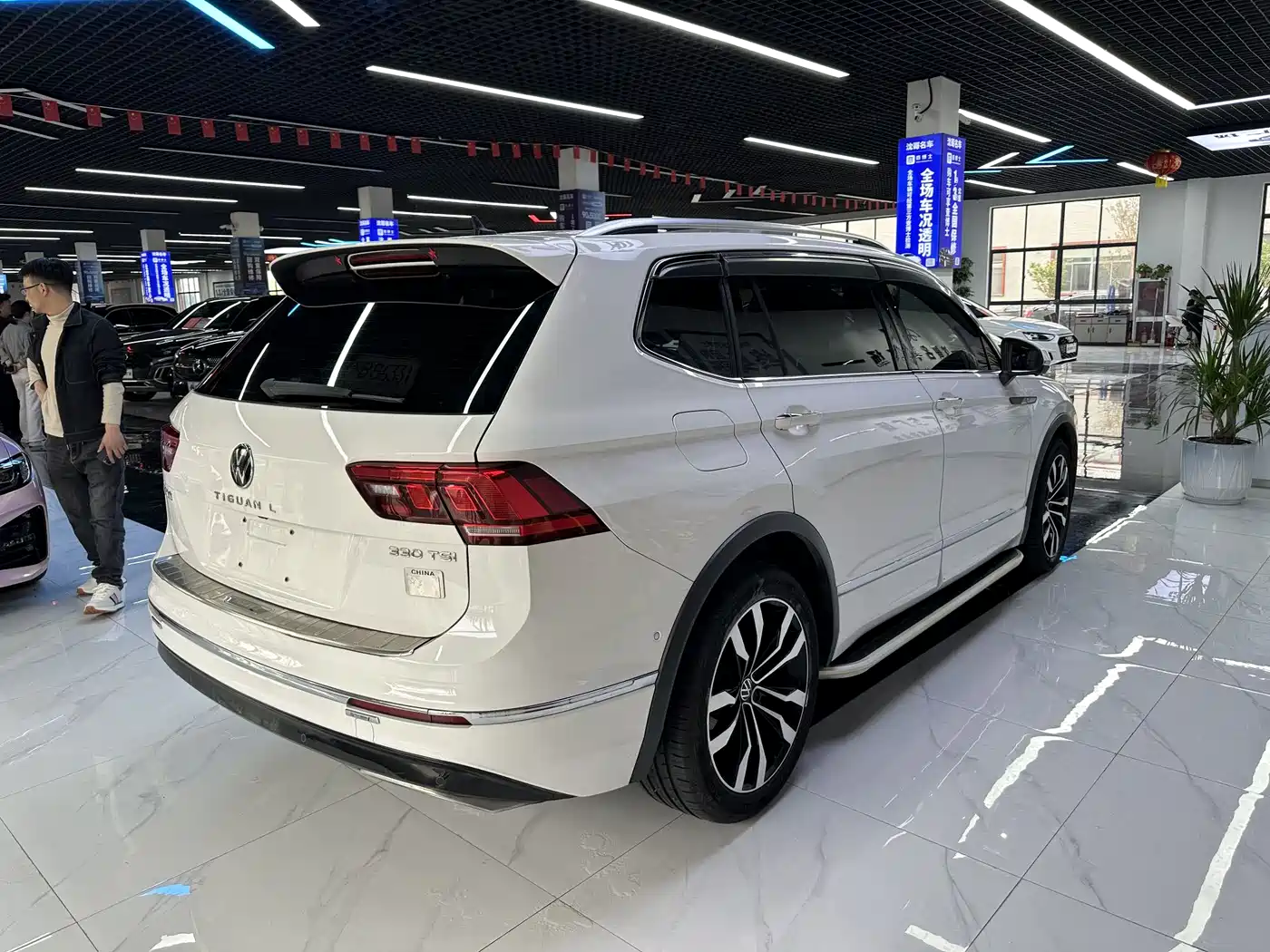 Volkswagen Tiguan L 2021 330TSI Automatic 2WD R-Line Premium фото 7