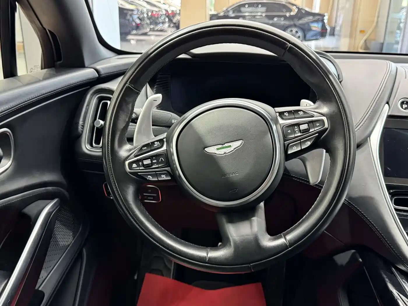 ASTON MARTIN DBX