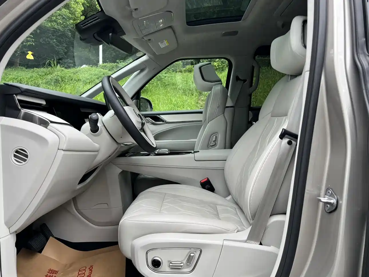 Volvo EM90 2024 2025 Ultra Six-Seater