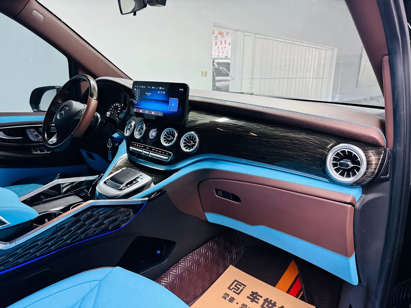 Mercedes-Benz Vito 2023 2.0T Business 7-Seater фото 7