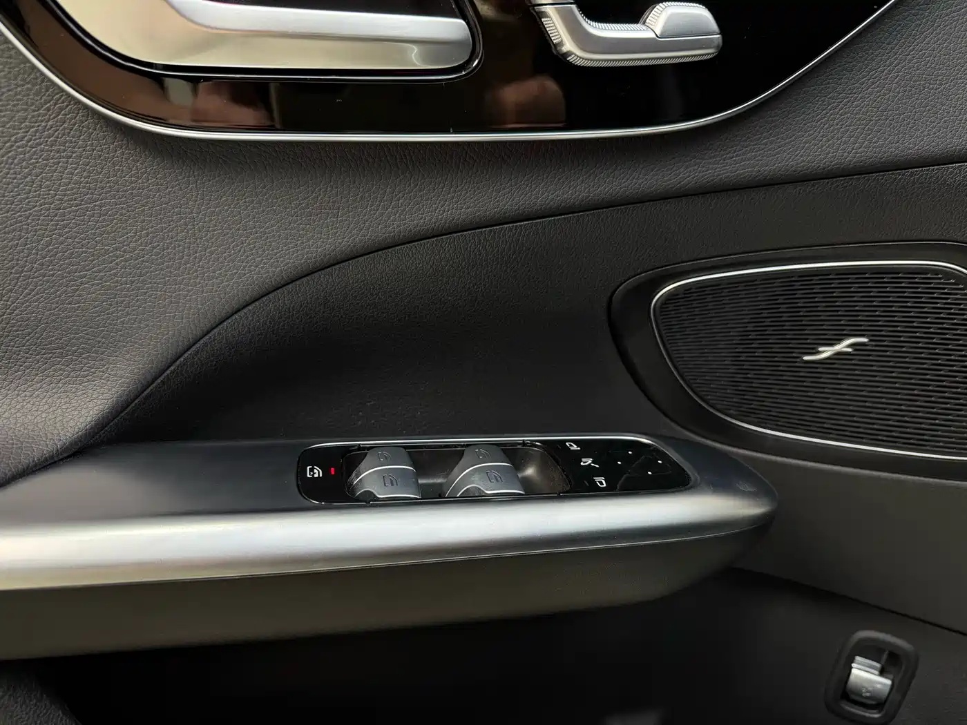 Mercedes-Benz C-Class 2023 C 200 L Sport фото 15