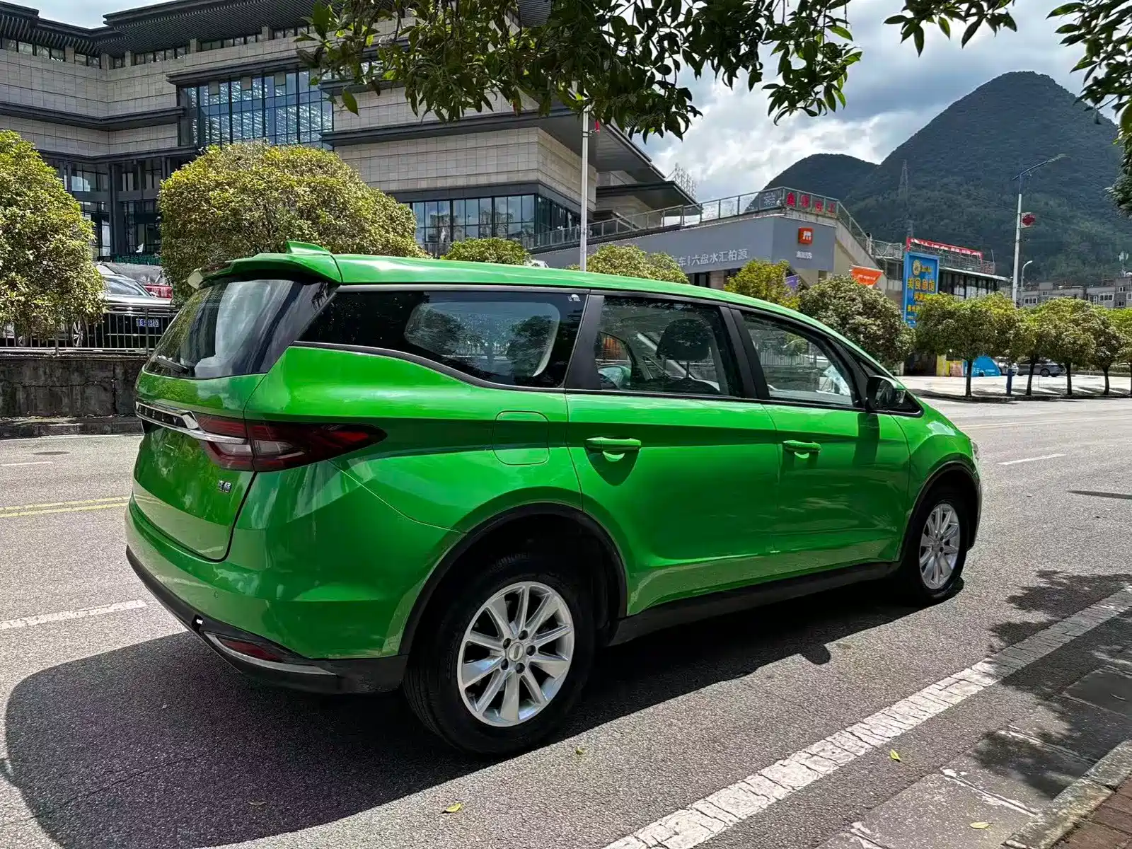 Photo 7 - Geely Jiaji