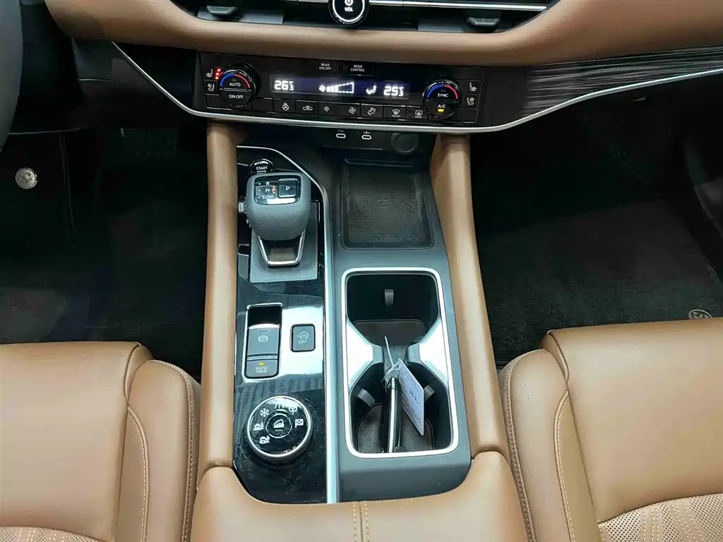 NISSAN EXPLORING THE LAND