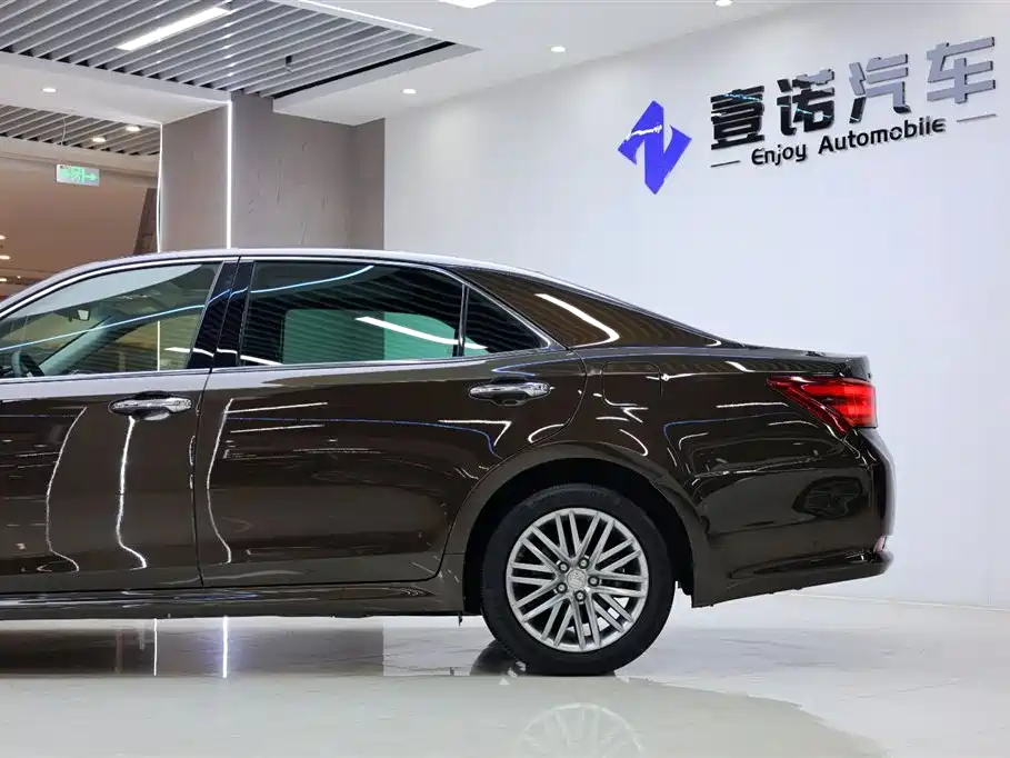 Toyota Crown 2017 2.0T Sport Edition фото 4