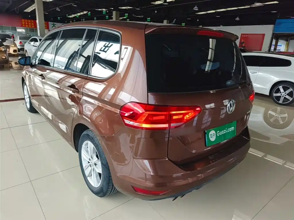 Volkswagen Touran 2016 Touran L 280TSI DSG Trendline фото 5