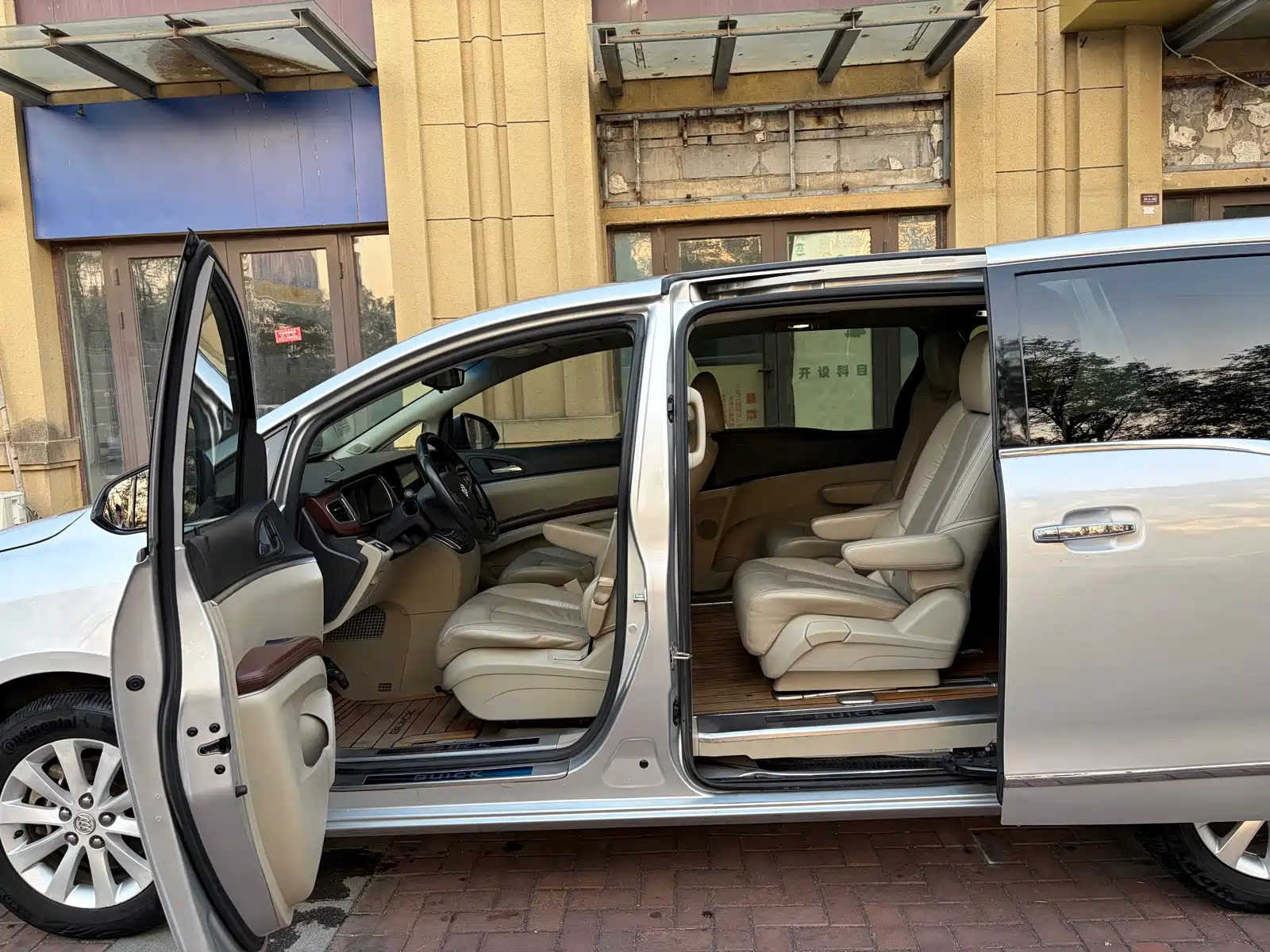 Фото 14 - Buick GL8