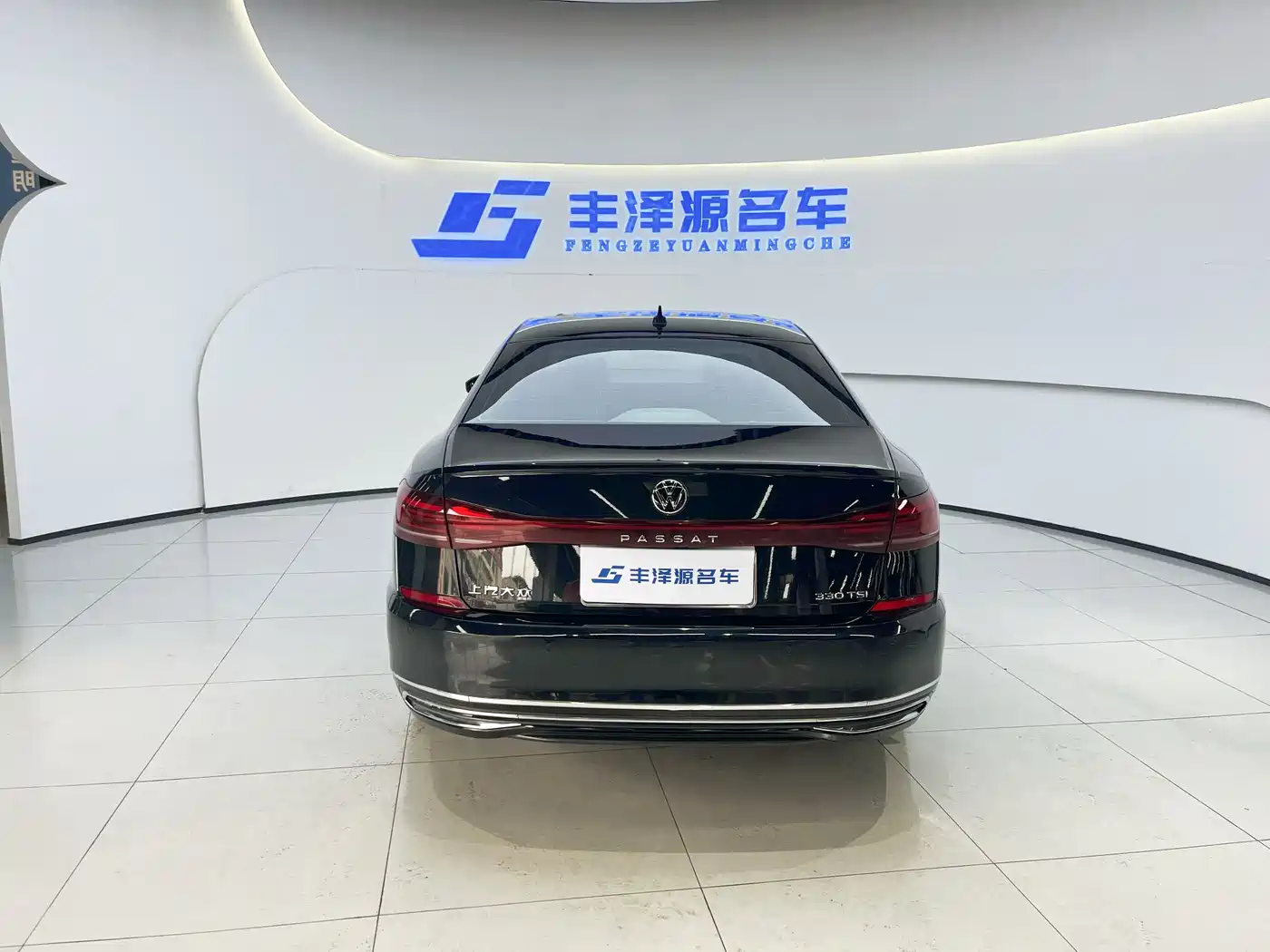 Volkswagen Passat 2023 330TSI Premium Edition фото 4