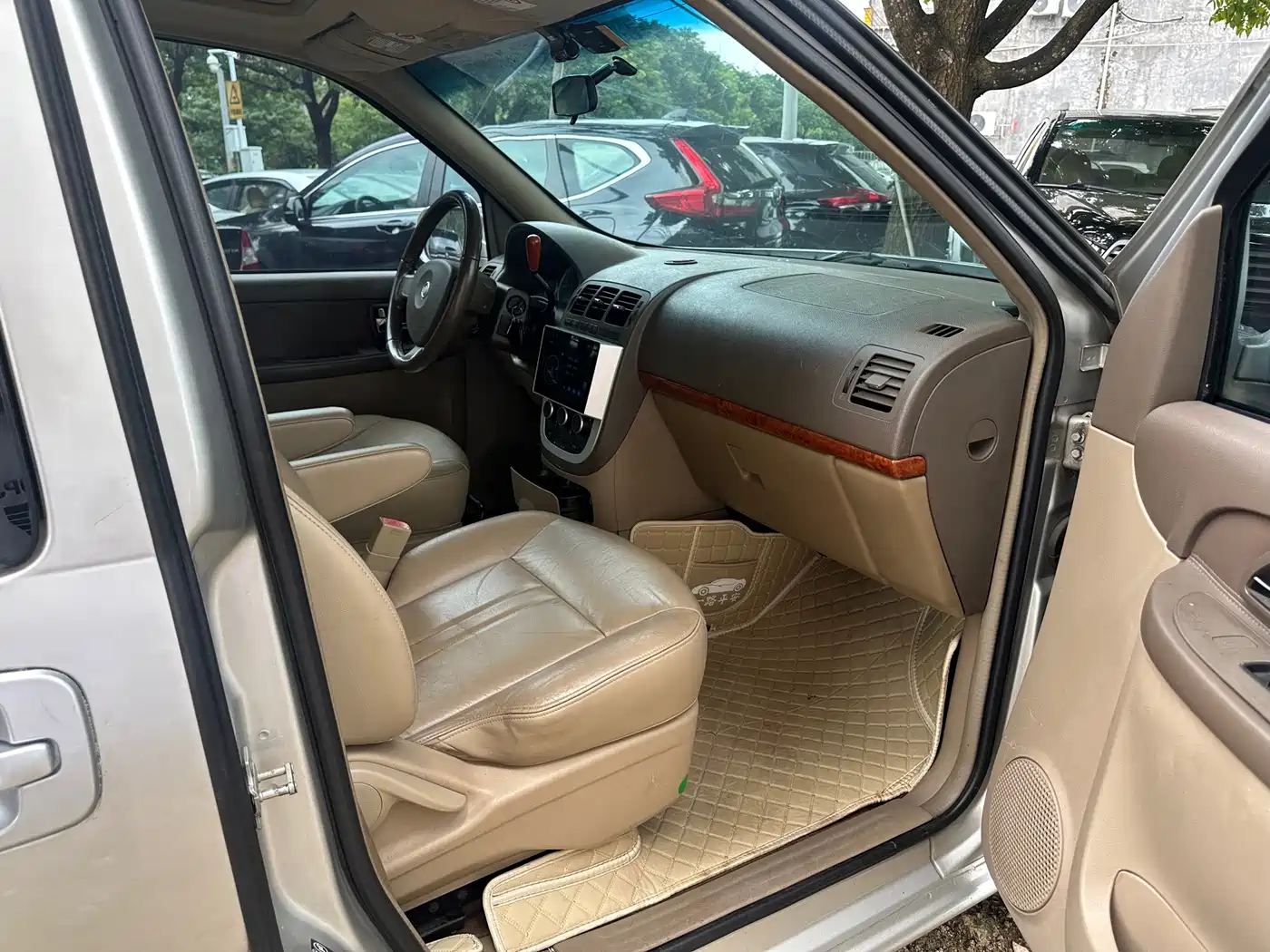 Photo 8 - Buick GL8