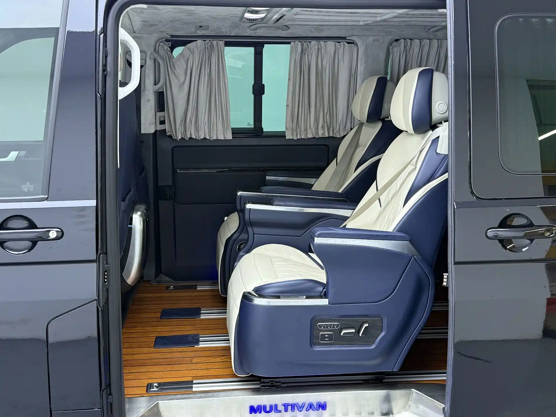 Фото 9 - Volkswagen Multivan