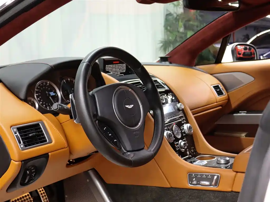 ASTON MARTIN RAPIDE