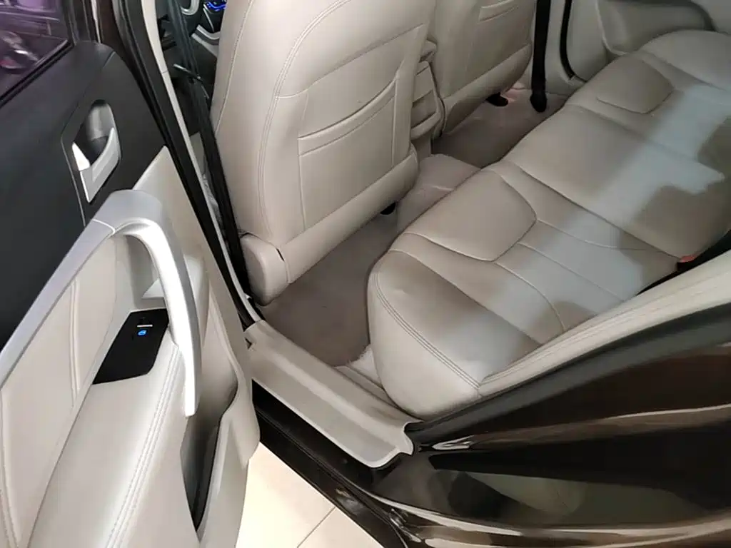 Фото 17 - Geely Emgrand