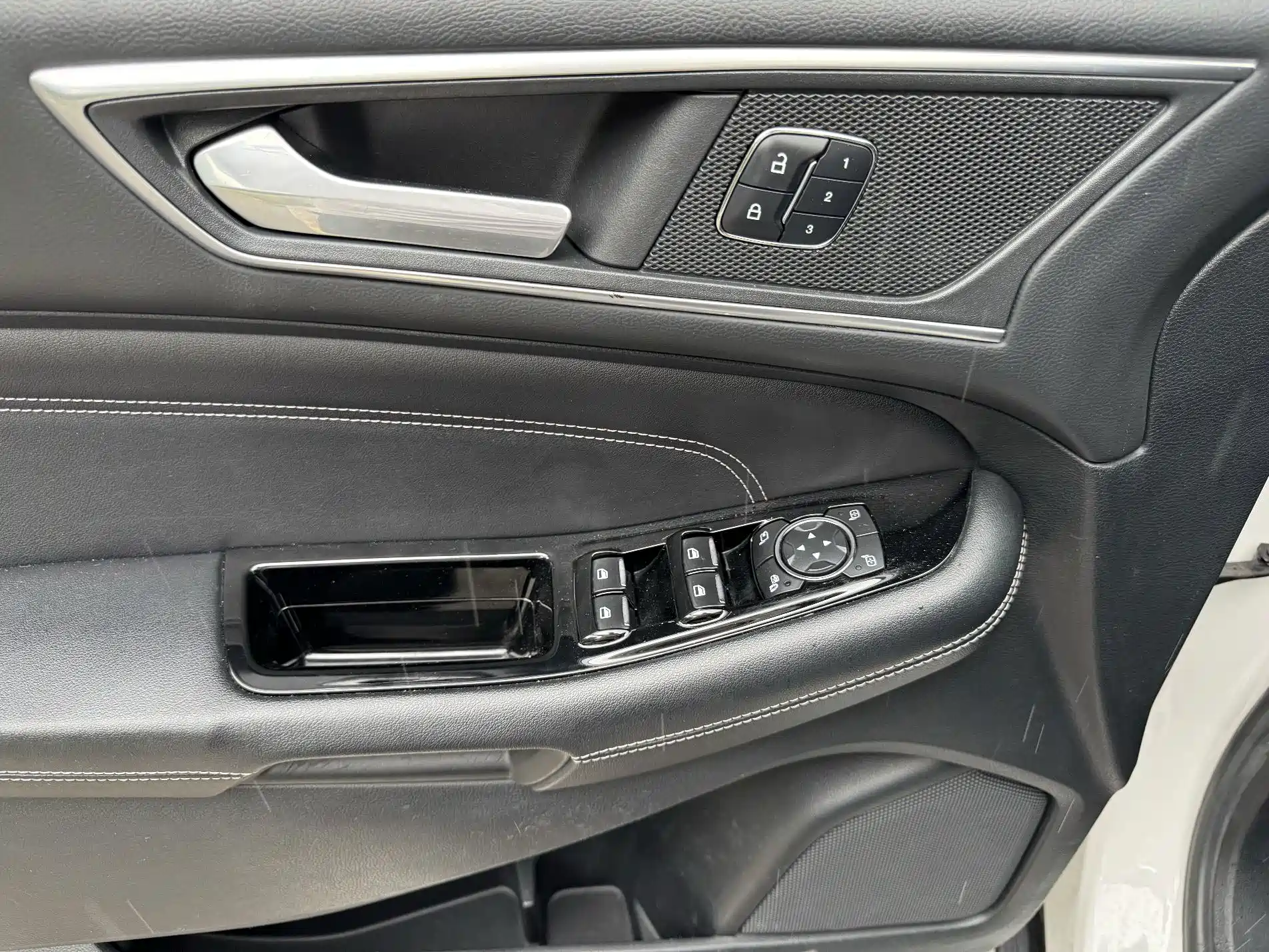 Фото 23 - Ford Edge