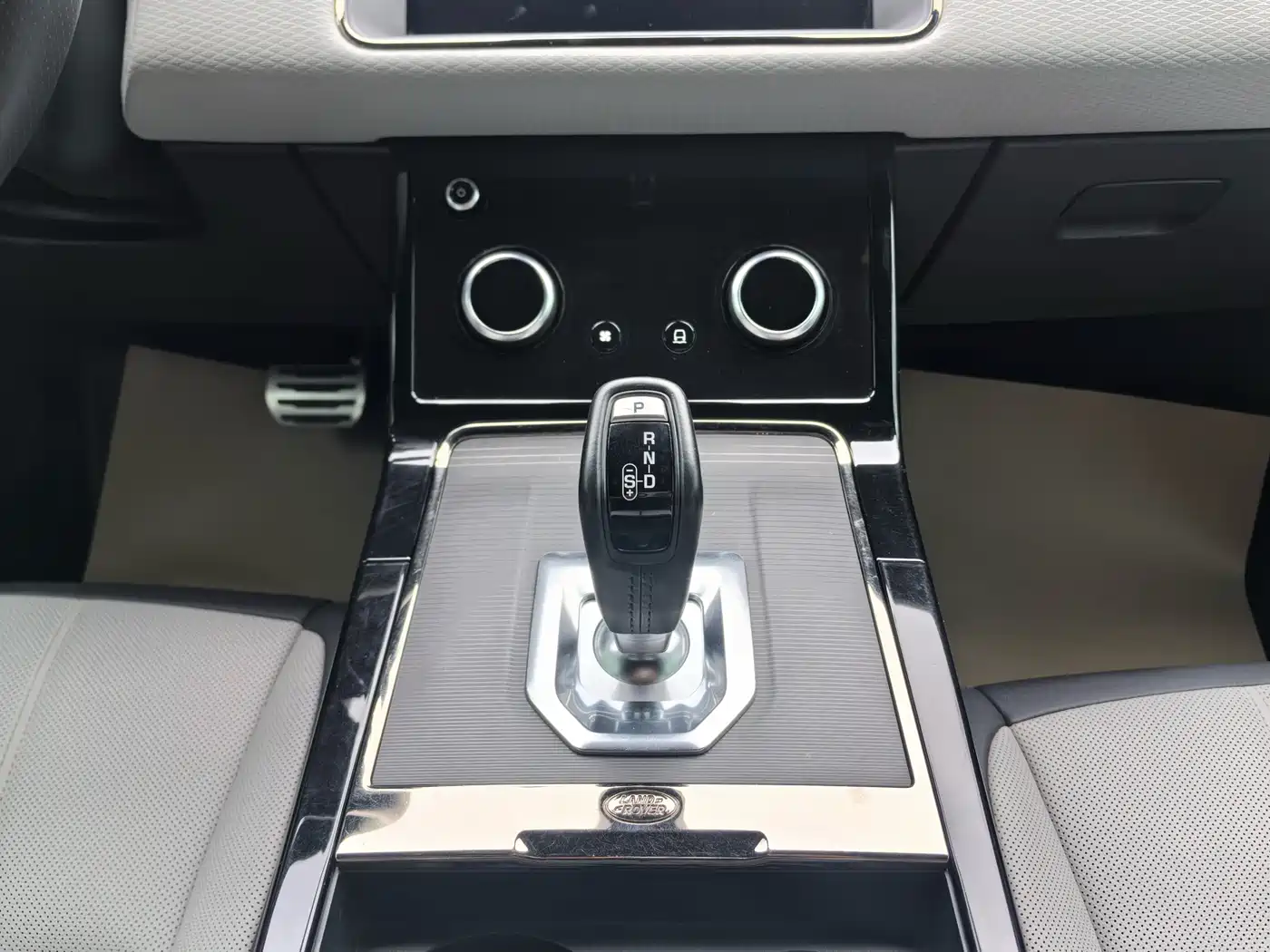 Land Rover Range Rover Evoque 2020 249PS Youth Edition фото 15