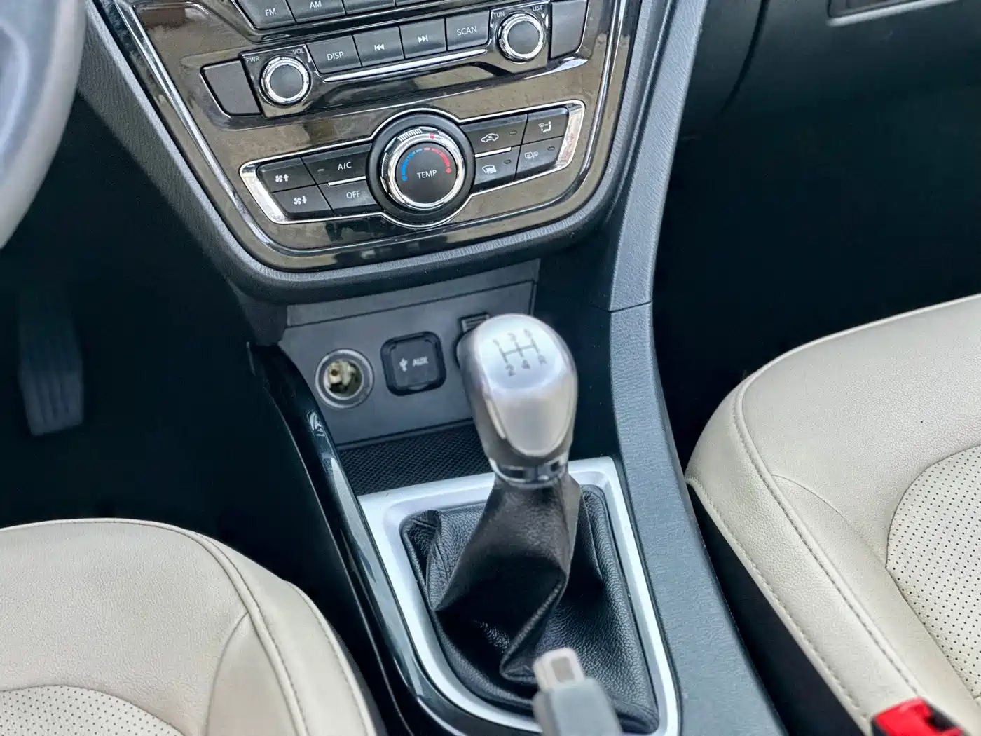 Changan Yuexiang V7 2015 2015 1.6L Manual LeXiang Type China IV