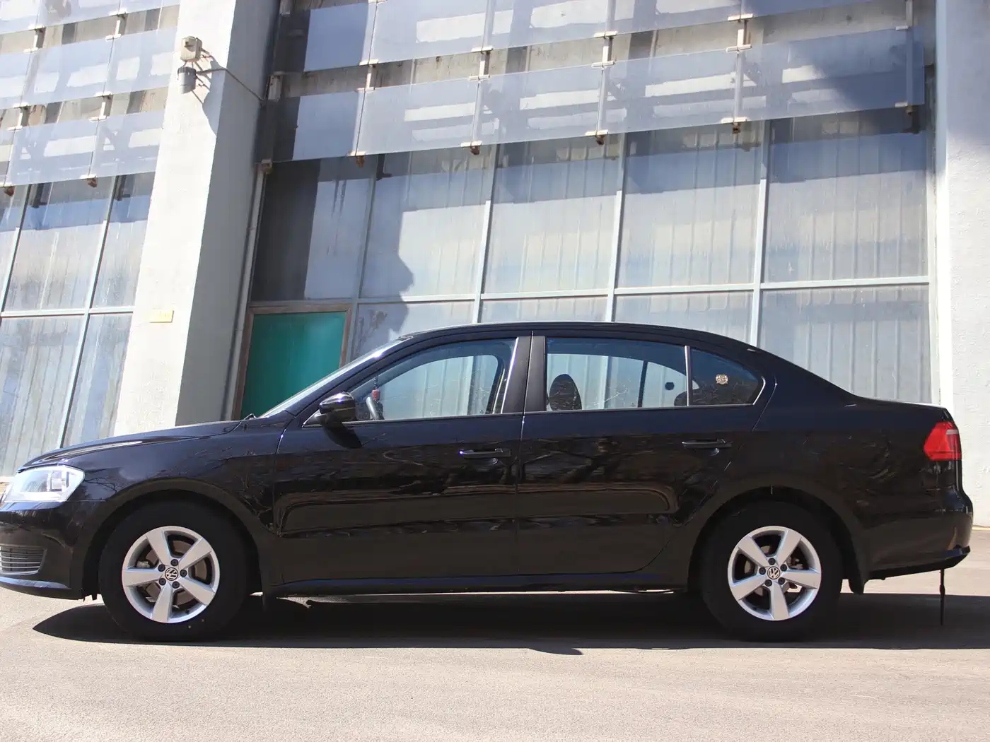 Volkswagen Lavida 2017 1.6L Automatic Comfort Edition фото 16