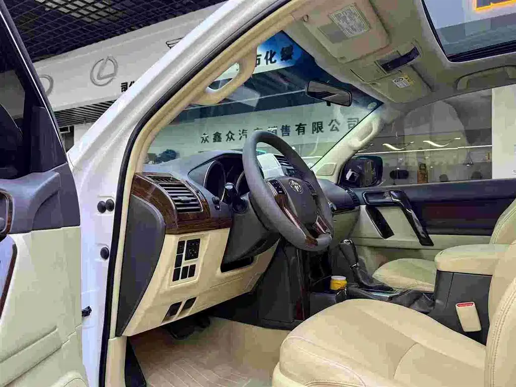 Toyota Prado 2015 2.7L Automatic Standard фото 4