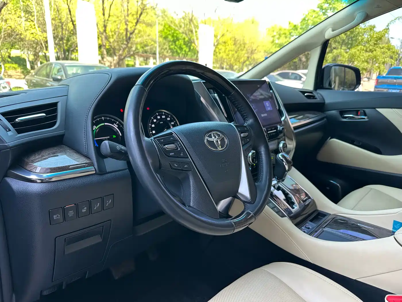 Toyota Vellfire 2021 Crown Hybrid 2.5L HV Supreme Edition фото 10