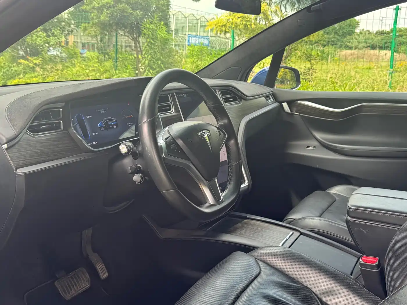 TESLA MODEL X