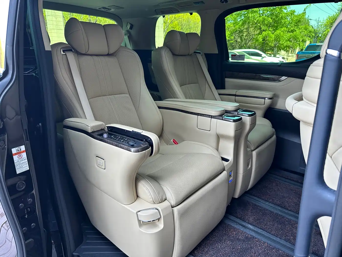Toyota Vellfire 2021 Crown Hybrid 2.5L HV Supreme Edition фото 17