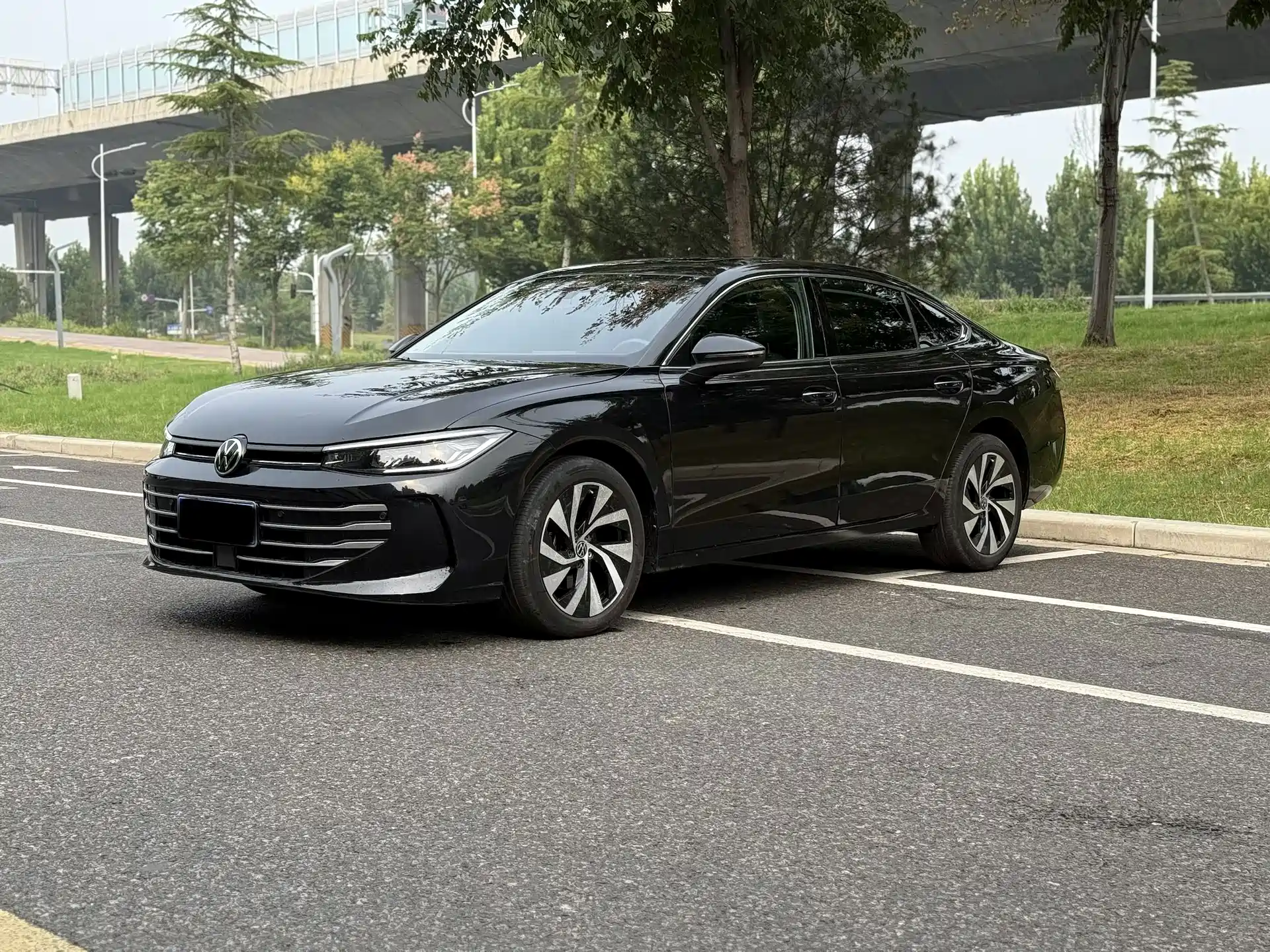 Фото 1 - Volkswagen Passat