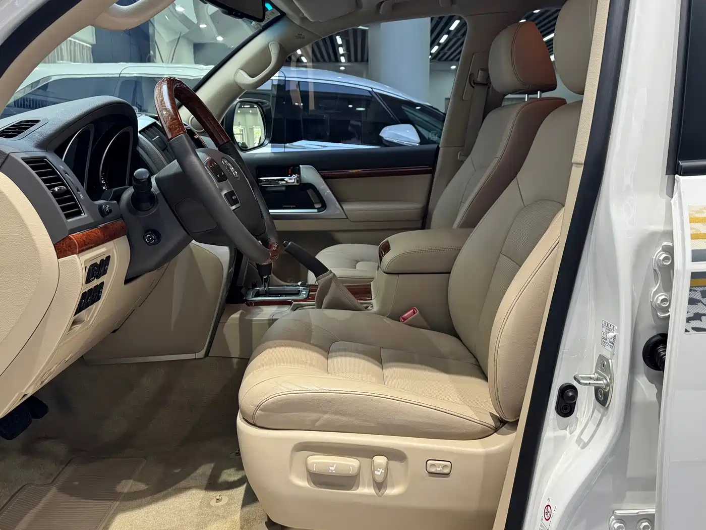 Toyota Land Cruiser 2012 2012 4.6L Automatic VX-R