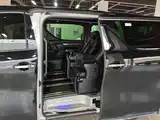 Фото 4 - Toyota Alphard