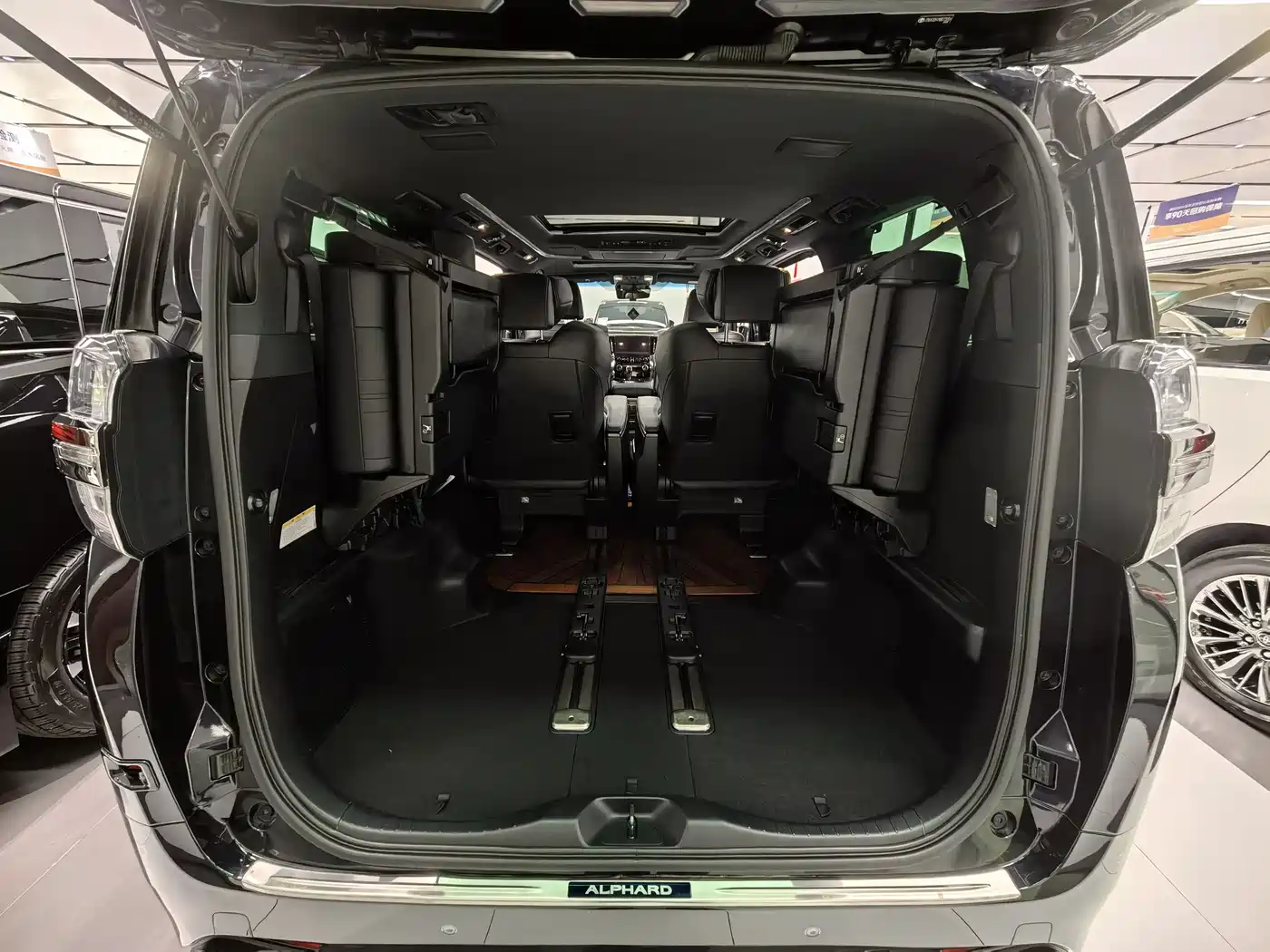 Toyota Vellfire 2021 Crown Hybrid 2.5L HV Supreme Edition фото 12