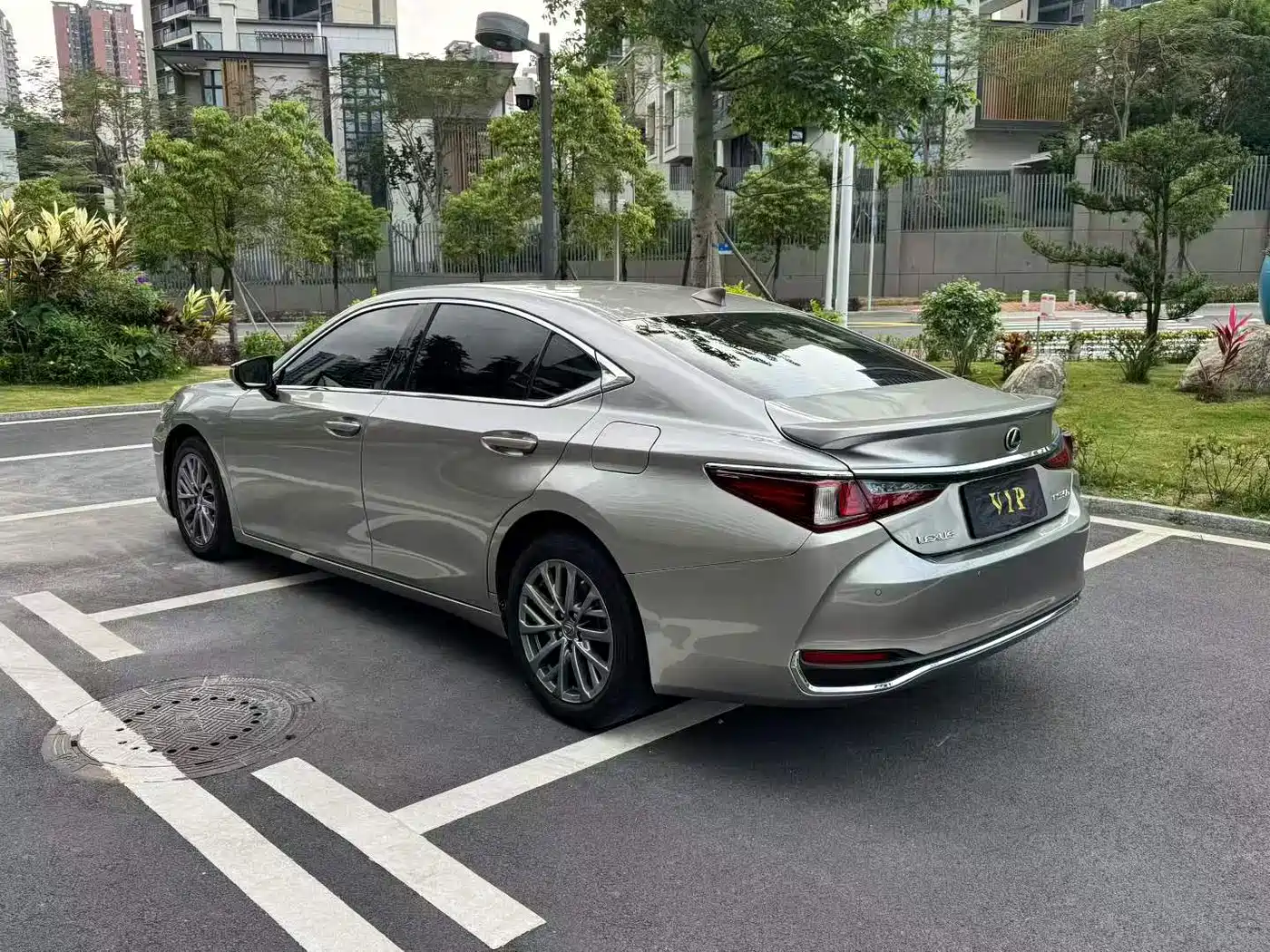 Lexus ES 2022 300h Excellence Edition фото 7