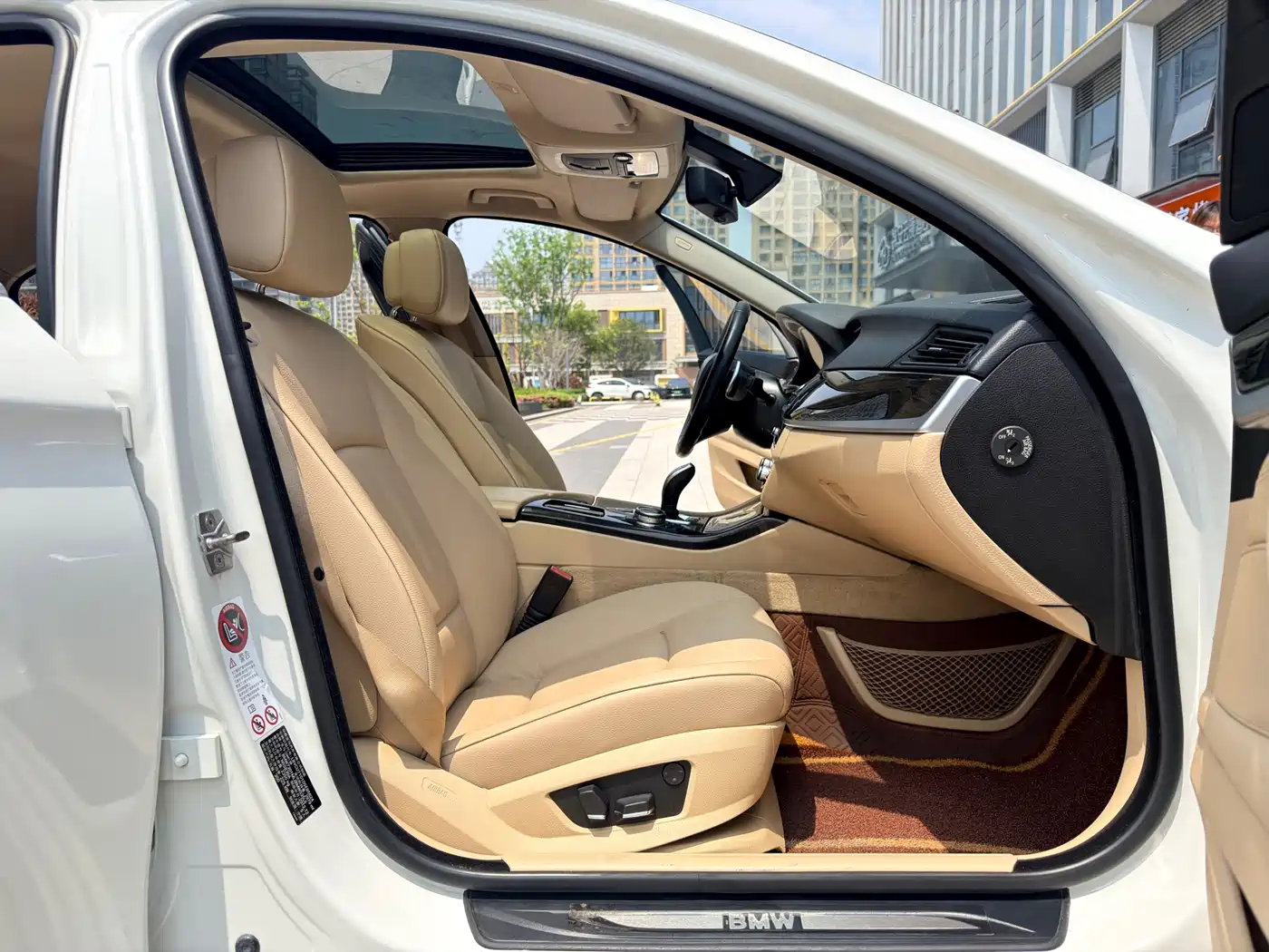 BMW 5 Series 2013 535Li Leadership фото 9