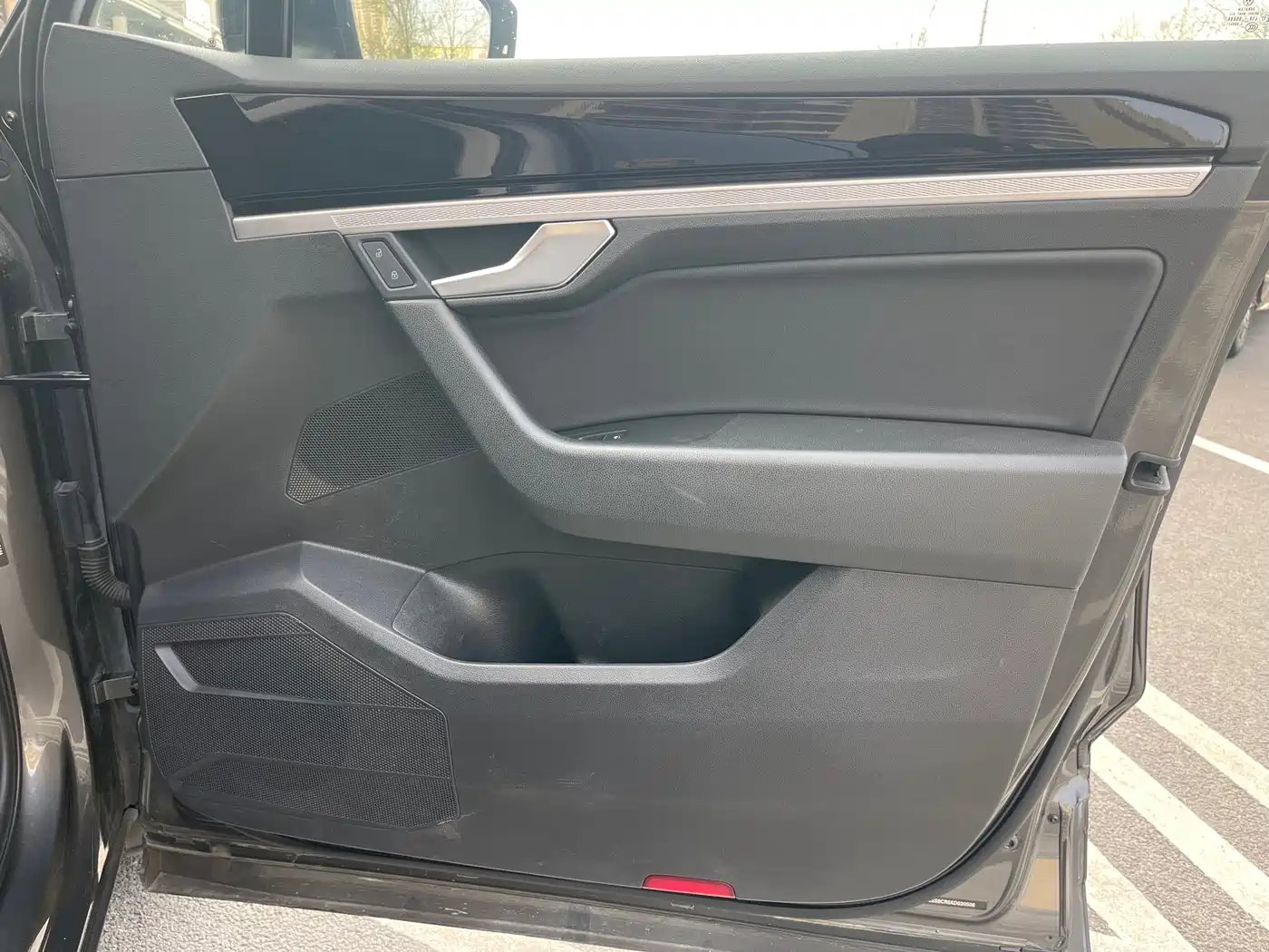 Volkswagen Touareg 2019 2.0TSI Pilot Edition China VI фото 23