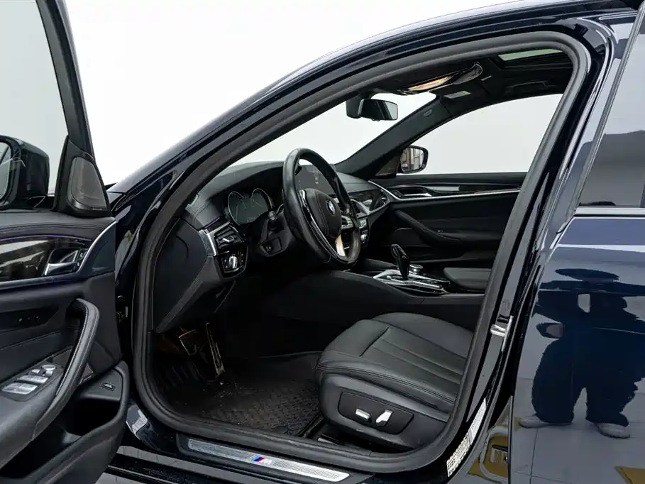 BMW 5 Series 2018 525Li M Sport Package фото 16