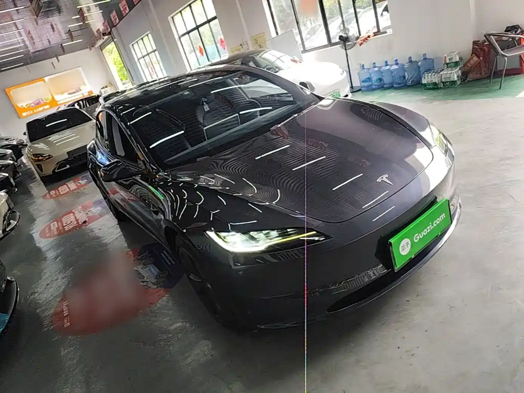 Фото 4 - Tesla Model 3