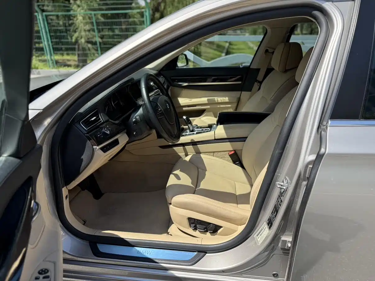 BMW 7 Series 2011 2009 740Li Luxury