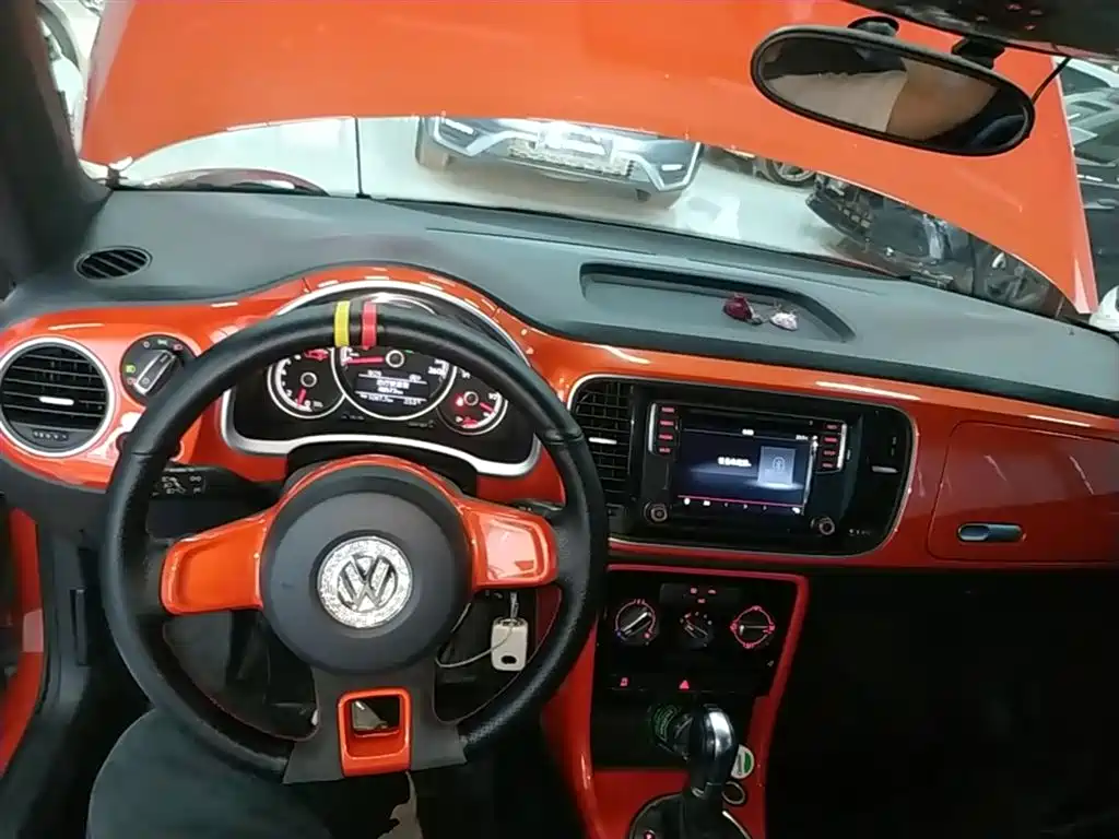 Volkswagen Beetle 2017 180TSI Enjoy фото 10
